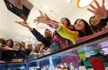 欧美操嫩b影视中国人依然爱赴日旅游 消费已由爆买转向网购